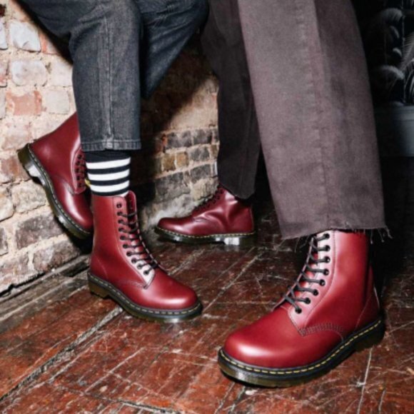 NEW Dr.‎ Martens 1490 Smooth Leather 10 Hole Boots - Picture 1 of 9